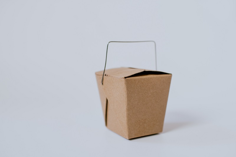 Embalagem de papel acartonado com alça para delivery