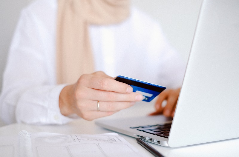 Online Payment methods include credit cards and digital wallets.